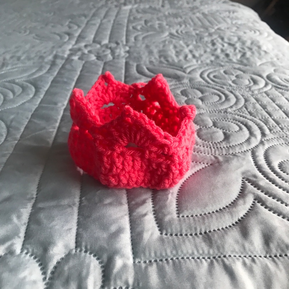 Baby crochet crown